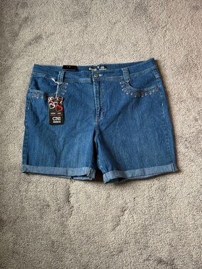 CNI Fashion Denim Shorts SIZE 20 Mid Rise Studded Pocket Cuffed Hem NWT
